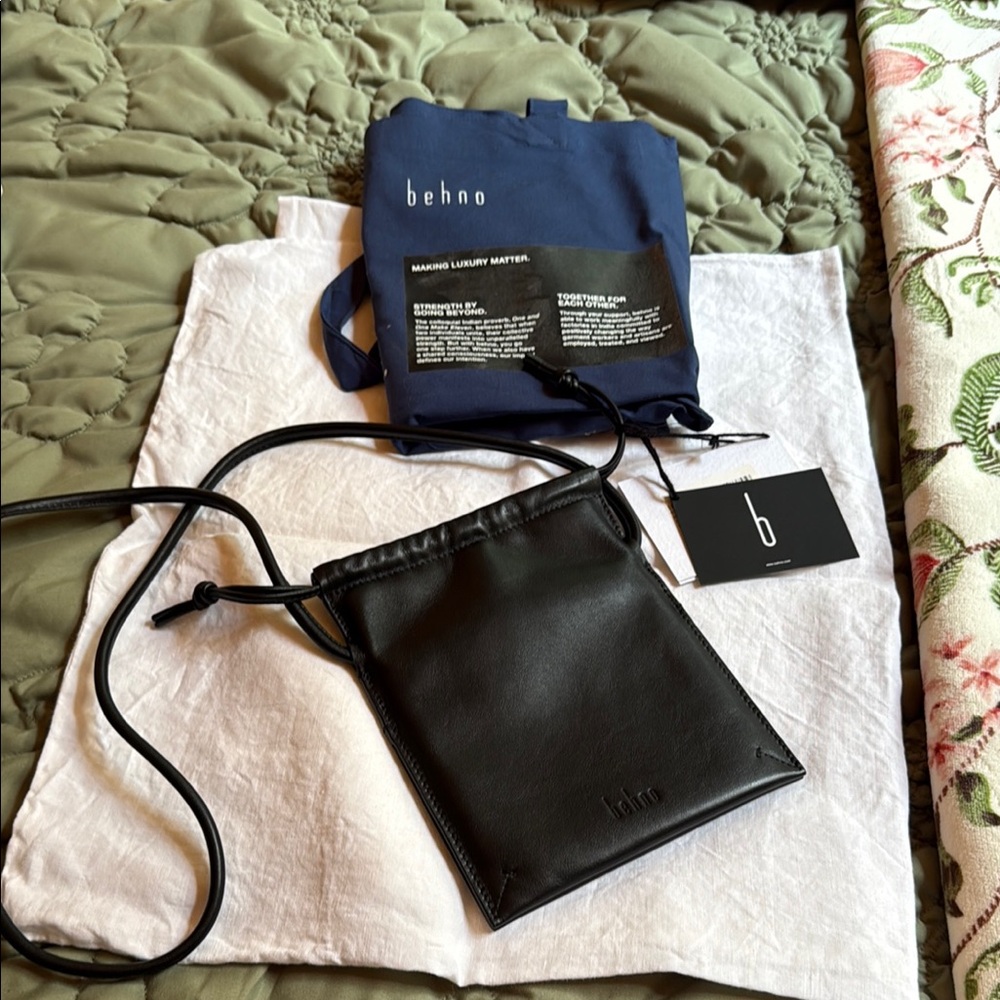 Behno Black Crossbody -Sleek Minimalist Design